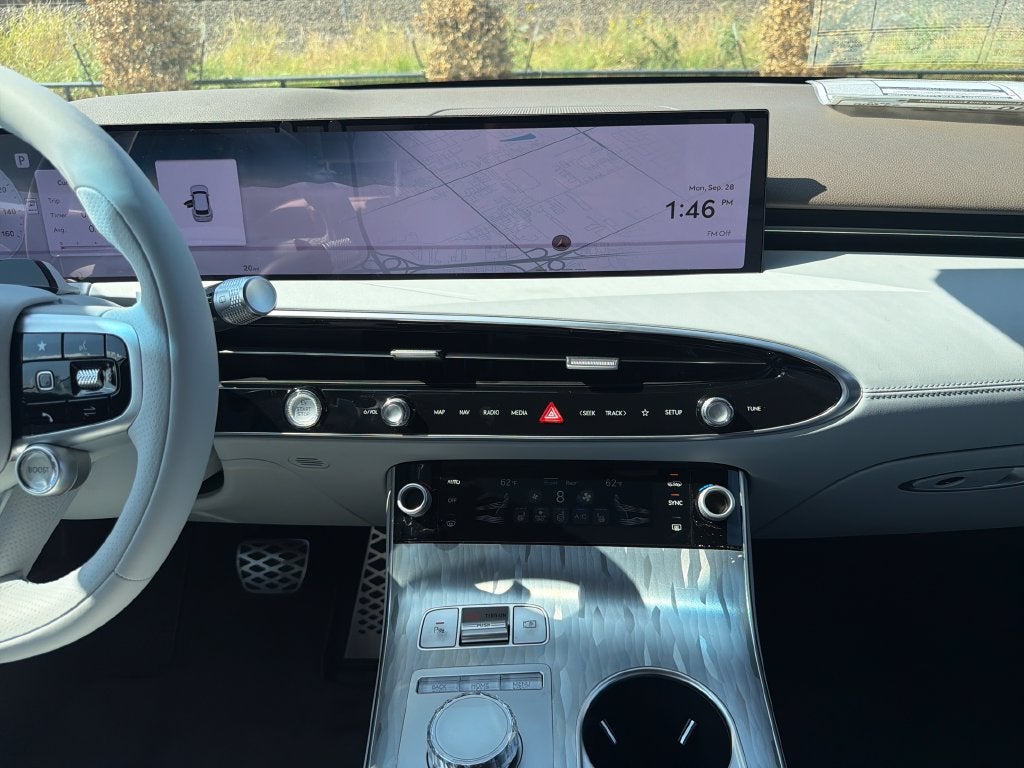 2027 Genesis Electrified GV70 Standard